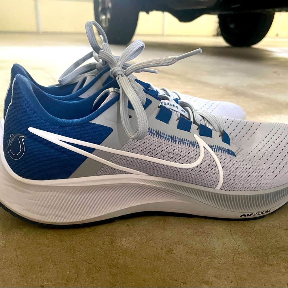 INDIANAPOLIS COLTS NIKE SNEAKERS SIZE 11 PURCHASED AT COLTS PRO SHOP!